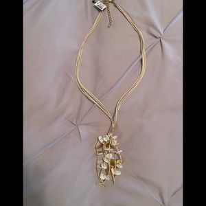 NWT Chico’s shell necklace